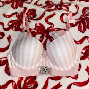 ✨Victoria’s Secret Shine Patch push up bra 💫